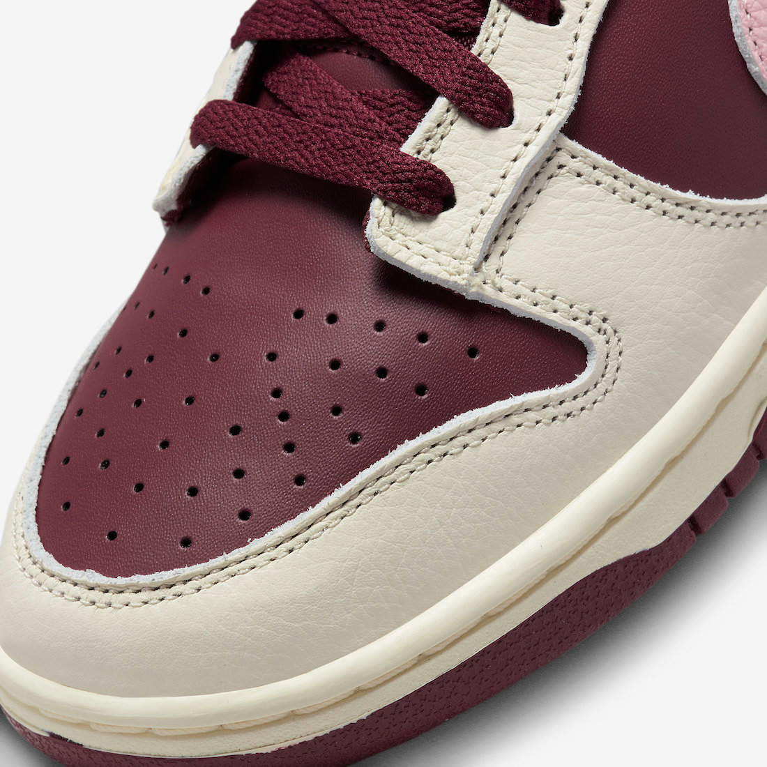 Nike Men's Dunk Low Retro RPM Shoes - Pale Ivory / Medium Soft Pink / Night Maroon Sportive