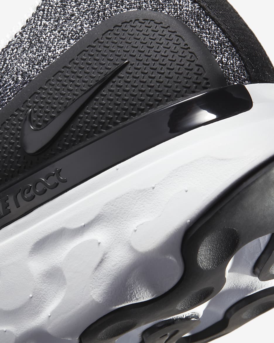 Nike Women's React Phantom Run Flyknit 2 Shoes - Black / White