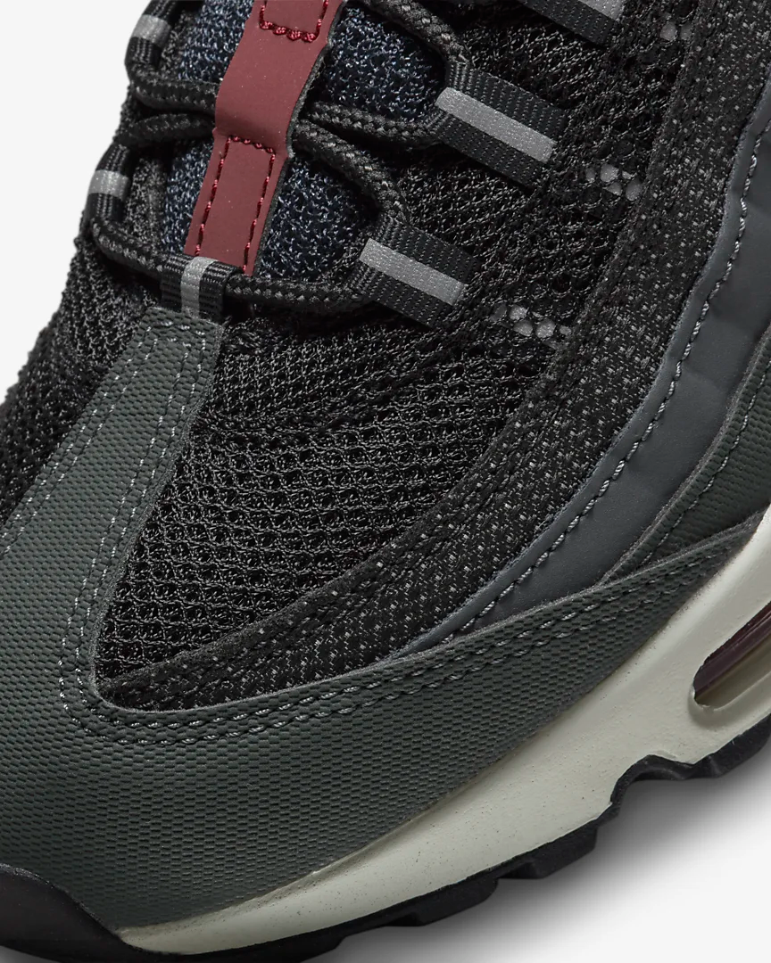 Nike Men's Air Max 95 Shoes - Anthracite / Team Red / Summit White / Black Sportive