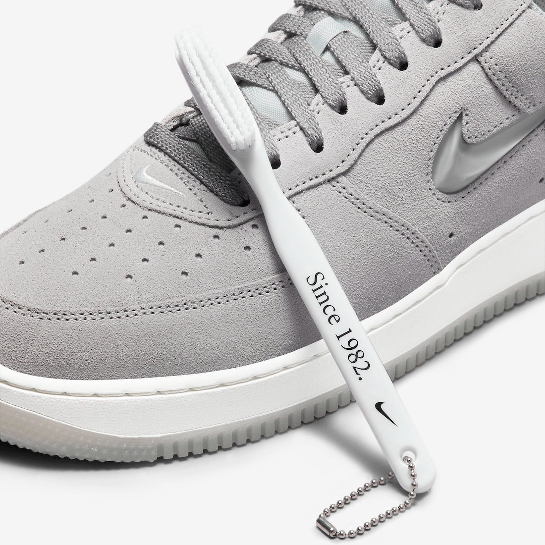 Nike Men's Air Force 1 Low Retro Shoes - Light Smoke Grey / Summit White Sportive