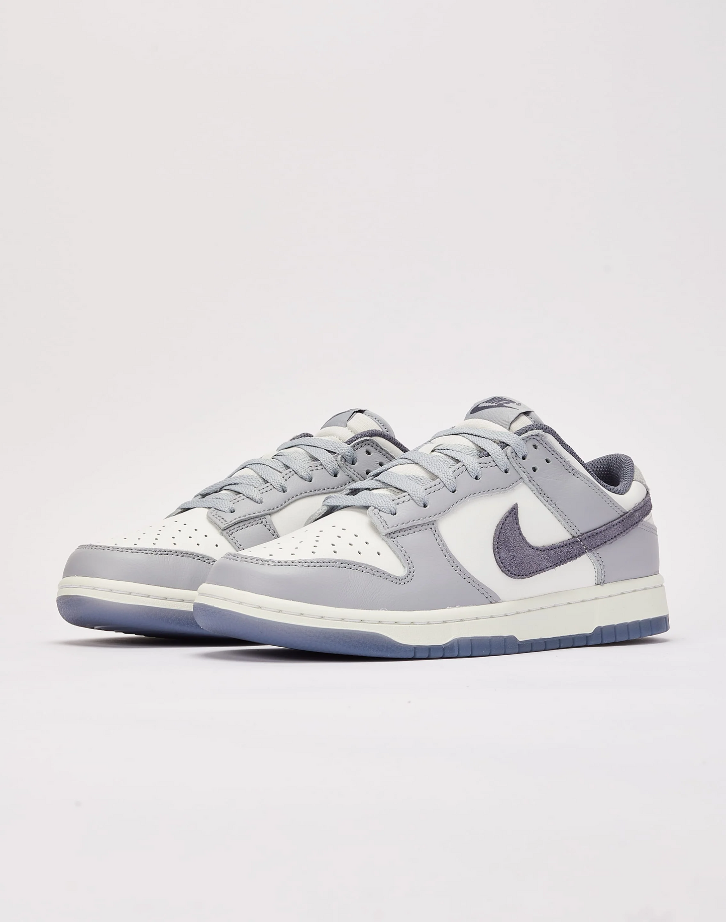 Nike Men's Dunk Low Retro SE Shoes - White / Light Carbon / Platinum Tint