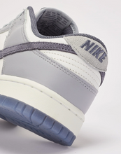 Load image into Gallery viewer, Nike Men&#39;s Dunk Low Retro SE Shoes - White / Light Carbon / Platinum Tint
