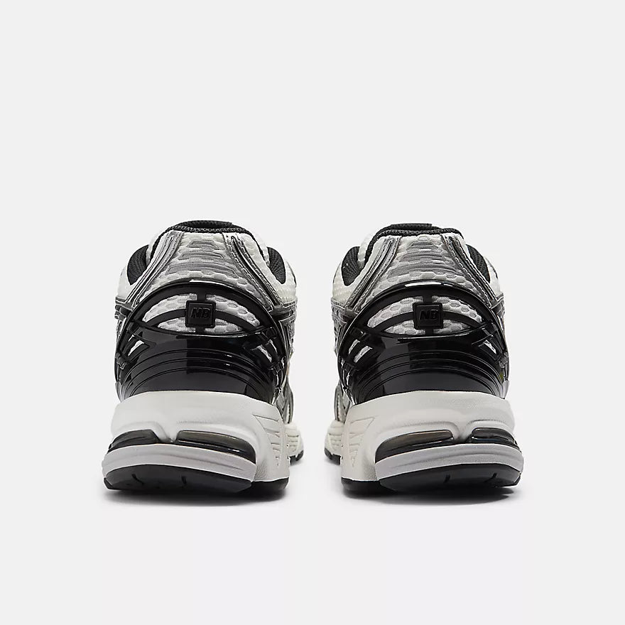 New Balance Unisex 1906r Shoes - Silver Metallic / Black / Sea Salt - Shopsportive