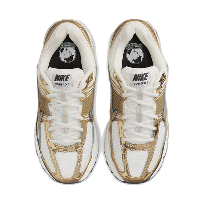 Nike Women's Zoom Vomero 5 Shoes - Photon Dust / Metallic Gold / Gridiron / Sail - Shopsportive