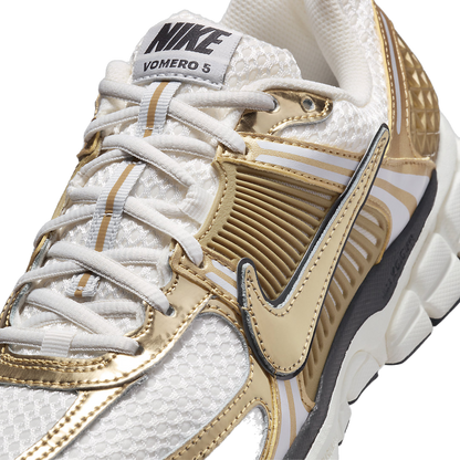 Nike Women's Zoom Vomero 5 Shoes - Photon Dust / Metallic Gold / Gridiron / Sail - Shopsportive
