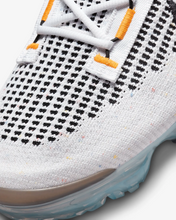Load image into Gallery viewer, Nike Men&#39;s Air VaporMax 2021 Flyknit Shoes - White / Black / Anthracite / Kumquat Sportive

