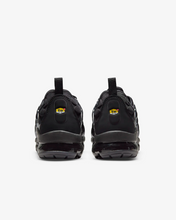 Load image into Gallery viewer, Nike Men&#39;s Air VaporMax Plus Shoes - Black / Dark Grey Sportive
