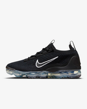 Load image into Gallery viewer, Nike Women&#39;s Air Vapormax 2021 FK Shoes - Black / Metallic Silver / White Sportive
