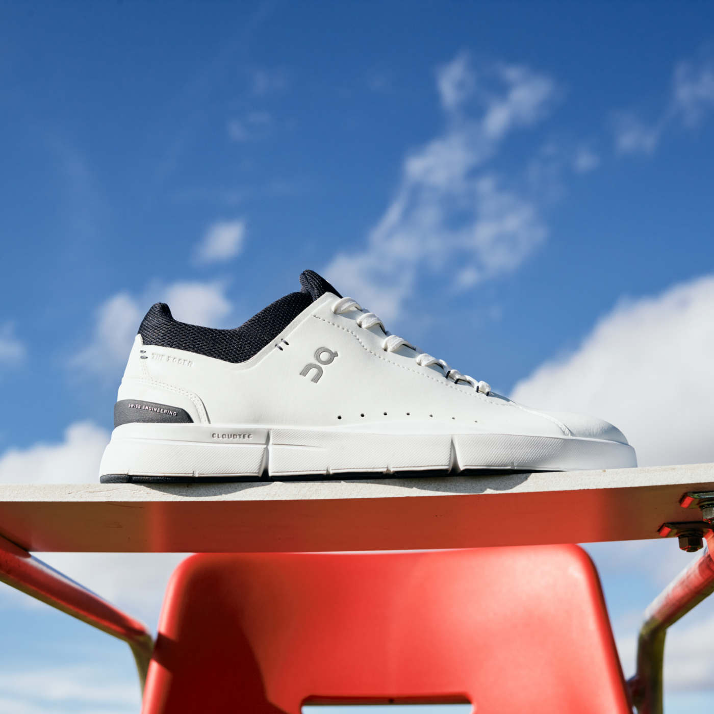 On Running Men's The Roger Advantage Shoes - White / Midnight Sportive
